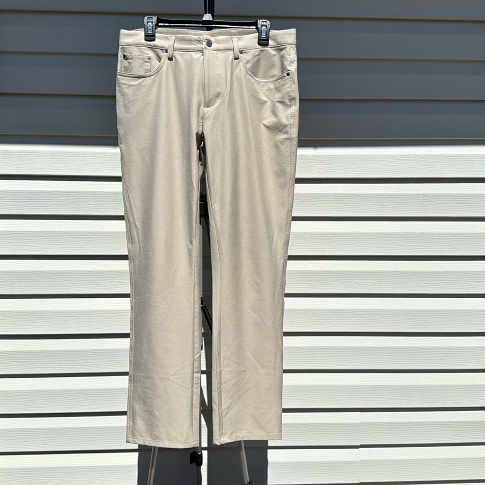 Brand new Greg Norman khaki pants size 32 X 30